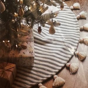 Hearth‎ & Hand Tassel Trim Christmas Tree Skirt nwt